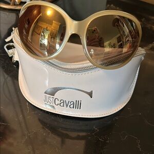 Just Cavalli Sunglasses
Shiny gold, 
Suitable for any sport activities
